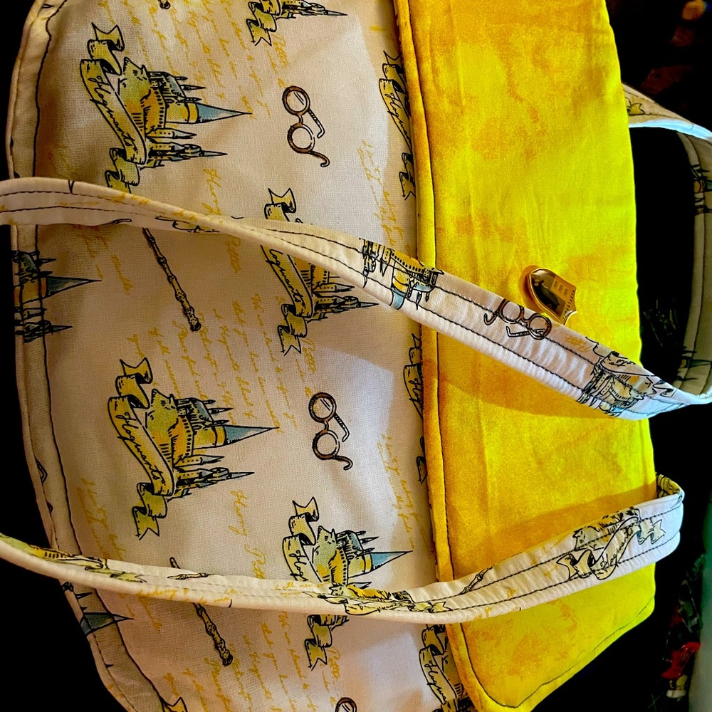 Harry Potter Hufflepuff Hogwarts Castle/chocolate frog mini women messenger bag